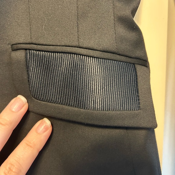 Express Black Women's Two-Button Notch-Lapel Blazer - Picture 6 of 8